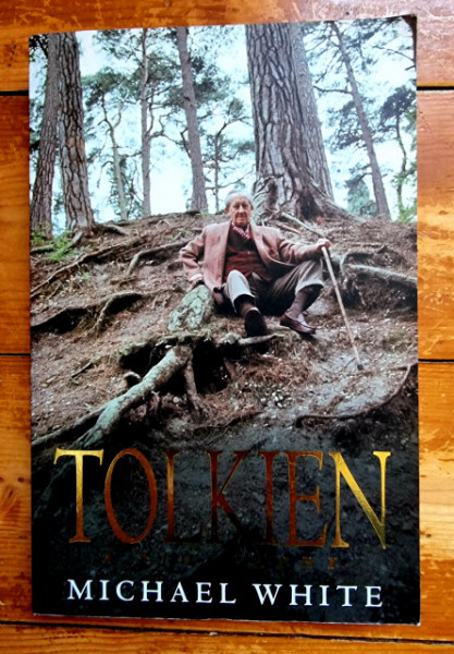 Michael White - Tolkien. A Biography