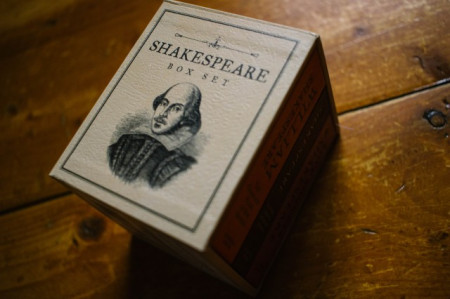 William Shakespeare - Box set (Love sonnets. The complete plays in one sitting. The Bard's guide to abuses and affronts) (3 vol., editii hardcover, format liliput)