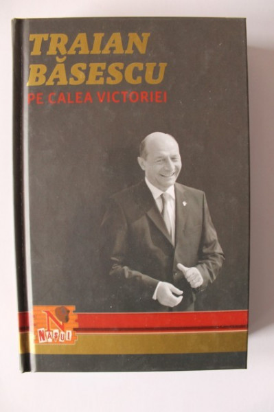 Traian Basescu in dialog cu Radu Moraru (Nasul) - Pe Calea Victoriei (editie hardcover, cu autograful lui Traian Basescu)