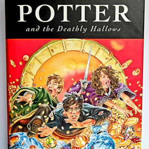 J. K. Rowling - Harry Potter and the Deathly Hallows (first edition, hardcover)