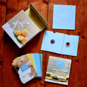 Mark Hyman, M.D. - The Detox Box. A Program for Greater Health and Vitality (editie harcover, in cutie speciala)