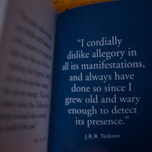 J.R.R. Tolkien - A Tolkien Treasury (editie hardcover, format liliput)