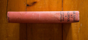Joanna H. Mathews - Bessie at School (editie hardcover, interbelica)
