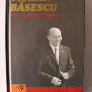 Traian Basescu in dialog cu Radu Moraru (Nasul) - Pe Calea Victoriei (editie hardcover, cu autograful lui Traian Basescu)