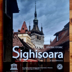 Ioana Parvulescu - Centrul istoric Sighisoara / Historic Centre Sighisoara (editie hardcover, bilingva, romano-engleza)