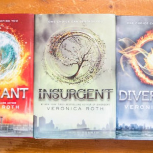 Veronica Roth - The Divergent Series (Divergent. Insurgent. Allegiant) (3 vol., editie hardcover)