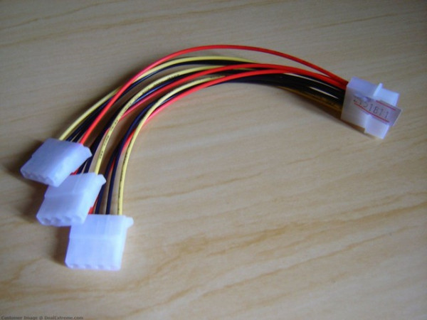 MOLEX 4-Pin 1-to-3 Splitter Power Cable (20cm)