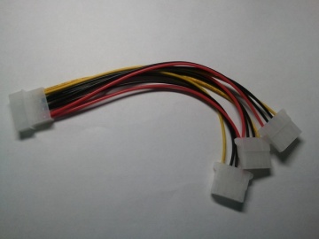 MOLEX 4-Pin 1-to-3 Splitter Power Cable (20cm)