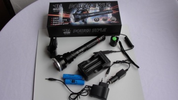 POLICE CREE XQ-Q2818-3xT6 LED Baterijska Lampa 30000W (lovački set)