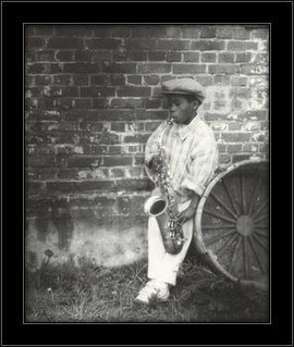 Mali saksofonista, uramljena slika 40x50cm