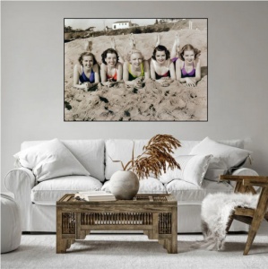 Lepotice na plaži, uramljena slika 50x70cm