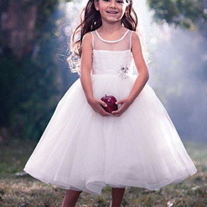 Lavish specilal occasion dress with tulle and flower