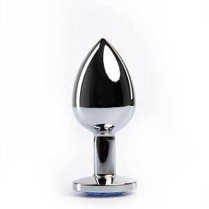 Metalni analni dildo