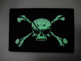 Нашивка (патч светящийся)  Pirate Flag Velcro USA