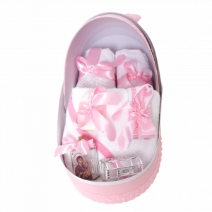 Trusou landou roz pentru botez