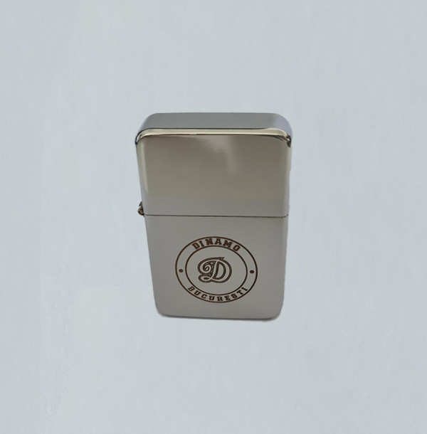 DISTRICT - Bricheta ZIPPO Argintie
