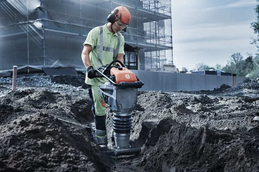 Mai compactor Husqvarna LT 6005, 69 kg, motor Honda GX120