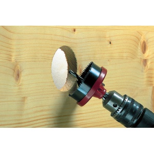 Set carote standard Wolfcraft 2161000, cu 7 carote cu diametre multiple: 25, 32, 38, 45, 50, 56, 62 mm, dancime de taiere 18 mm, tija cilindrica cu diametrul de 6 mm