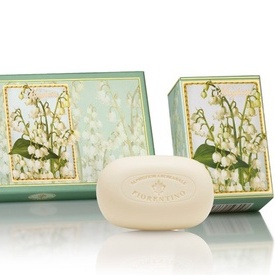Cutie cadou - 3 x 150g sapunuri sculptate - cu aroma naturala de lacramioare