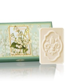 Cutie cadou - 3 x 125g sapunuri sculptate - cu aroma naturala de lacramioare