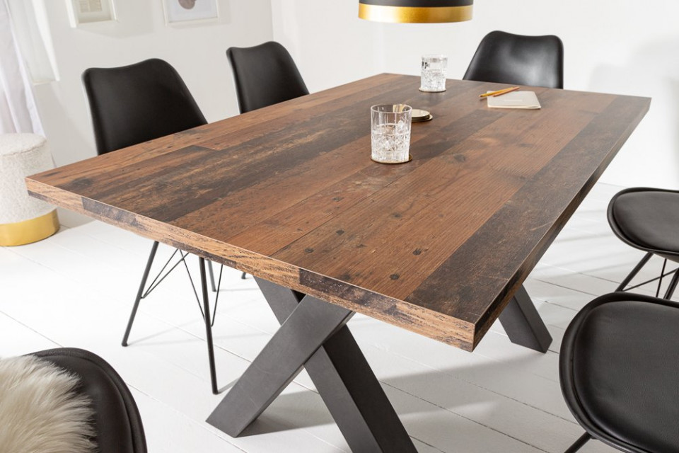 Industriële eettafel 140cm donker eiken look met zwarte Xpoten