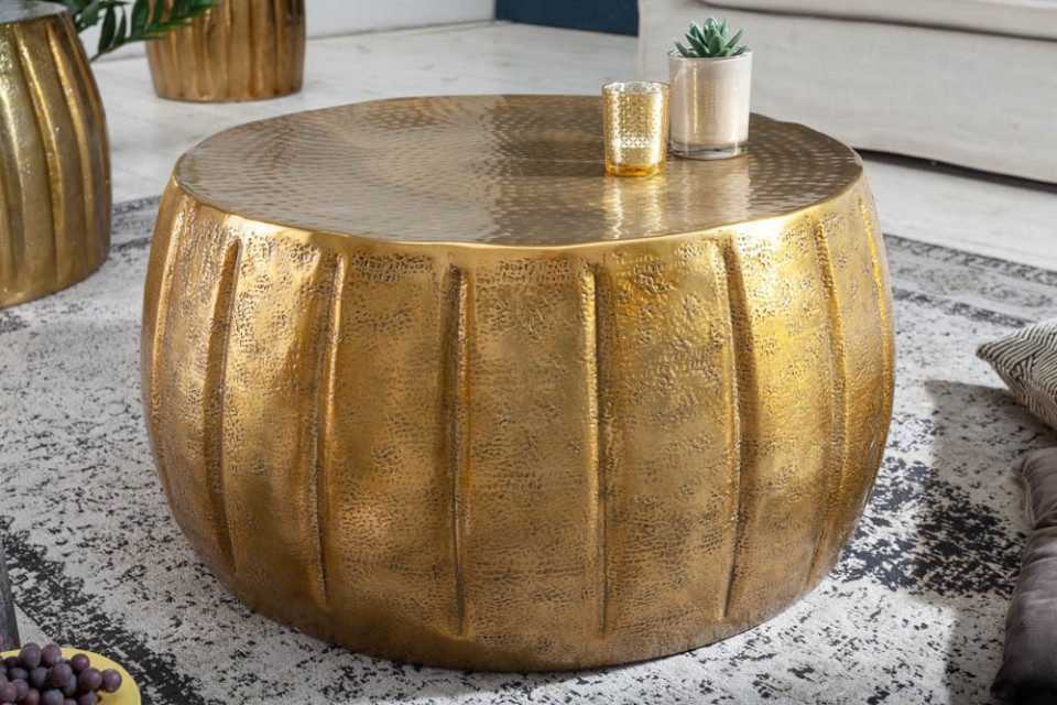 Landelijk Eerbetoon Toeschouwer Handgemaakte salontafel MARRAKESCH 65 cm goud met gehamerd design