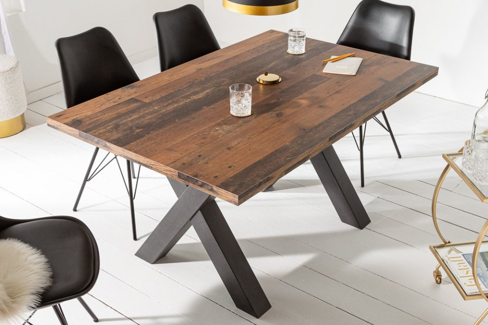 Industriële eettafel 140cm donker eiken look met zwarte Xpoten