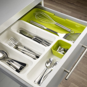 Organizator extensibil de tacamuri pentru sertar