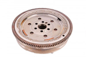 Volanta si kit ambreiaj Luk BMW E46 318i (2001-2003)