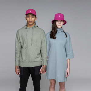 Kangol-sapca-roz-embossed-5-panel-5