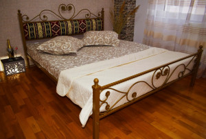 Pat matrimonial fier forjat Pablo, tapiterie stofa motive traditionale 140x200
