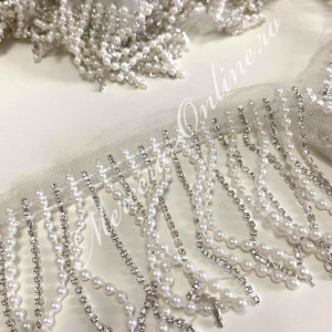 Franjuri strasuri si perle pe tull, lungime cca 8.5cm (la metru) Cod:2221