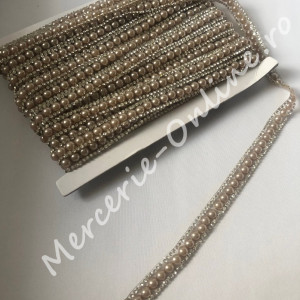 Banda termoadeziva perle si strasuri, latime cca 1cm (la metru) Cod:1090
