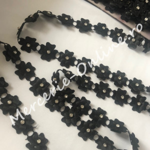 Banda pasmanterie flori cu stras, cca 3cm (la metru) Cod:0861