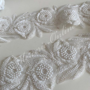 Dantela Brodata cu margele, perle si paiete, cca 8cm (la metru) Cod:2458