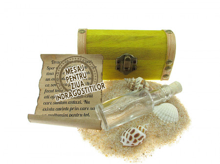 Cadou pentru Ziua Indragostitilor personalizat mesaj in sticla in cufar mic galben