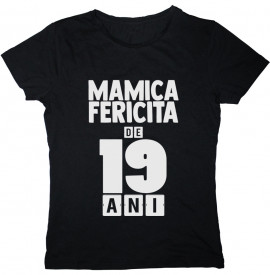 Mamica fericita de 19 ani