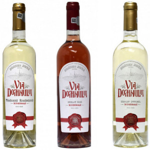 Pachet 3 vinuri dulci-demidulci Via Domnului: Tamaioasa romaneasca + Merlot Roze + Muscat ottonel