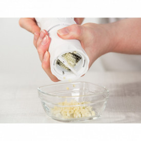 Dispozitiv tocat si maruntit usturoiul, Garlic Master