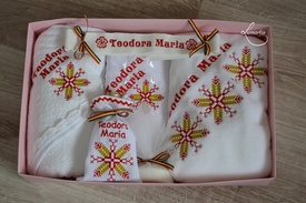 Trusou botez Clasic 052 -„Motive populare -Auriu & Roșu” (7 piese)
