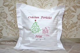 Perna 40x40 cm, personalizata prin brodare