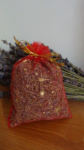 sacchetto lavanda in organza rosso con stelle 10x13 cm circa