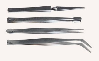Set 4 Pinzette in metallo per modellazione.