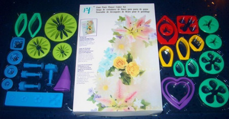 Confezione di 29 Stampi per realizzare splendidi fiori e petali.