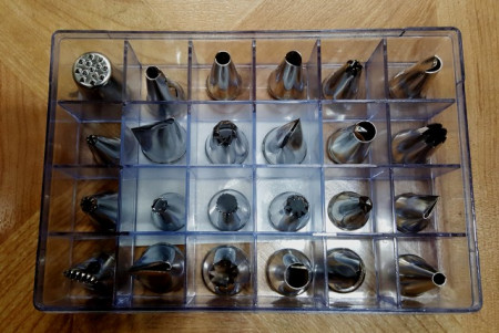 Set C di 24 Beccucci. Set professionale per decorazione.