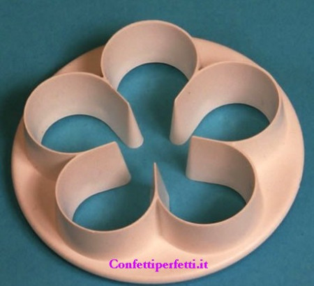 7.5 cm. Petali Rosa a 5 petali. Stampo in plastica