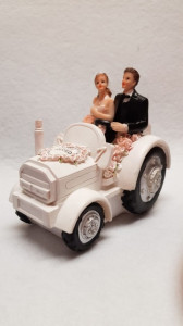 Cake Topper 3/D Sposi con Trattore. In Resina