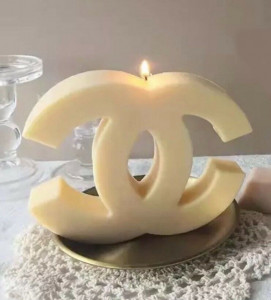 Logo Griffe CH. Varie misure disponibili di 17 - 16 - 12 - 6 - 5.9 e 5 cm. Stampo in silicone anche per Candele