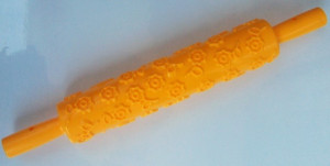 Mattarello decorativo Margherita con gambo e foglia.