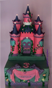 Torta decorata in pasta di zucchero "Il Castello della Principessa"